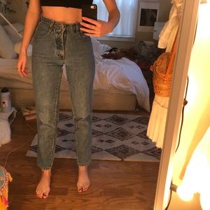 Vintage high waisted mom jeans